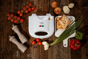 Бутерброди на будь-який смак з бутербродницею Adler AD 301