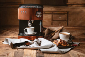 Кавоварка компресійна Adler AD 4404 cooprum 15 Bar - Елегантний смак з Adler