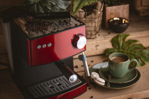 Кавоварка компресійна Adler AD 4404 red 15 Bar - Інтенсивний смак з Adler