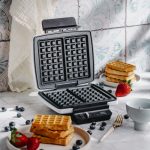 Вафельниця із антипригарним покриттям пластин Adler AD 3085 9x13см