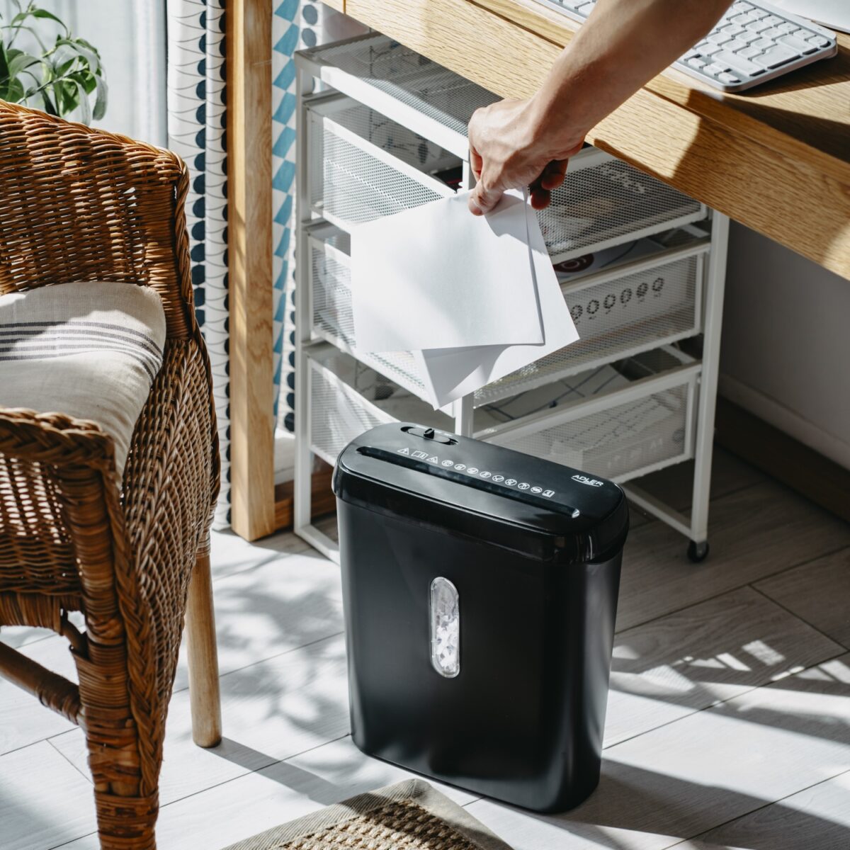 Знищувач документів паперу А4 Шредер Adler AD 1039