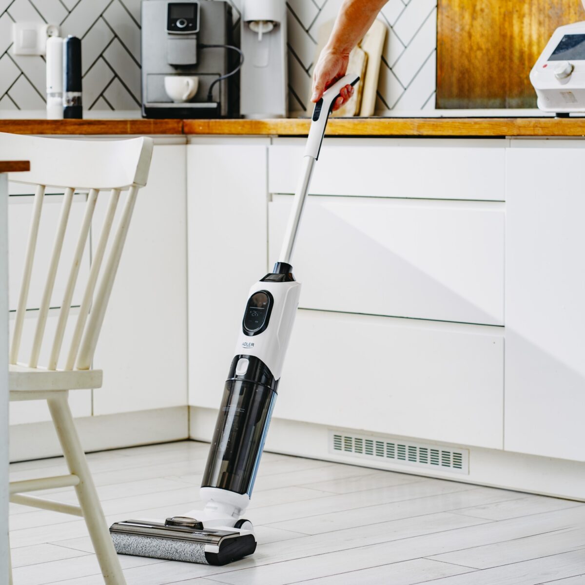 Ручний акумуляторний пилосос 2-в-1 для сухого та вологого прибирання Adler AD 7077 2600мАг