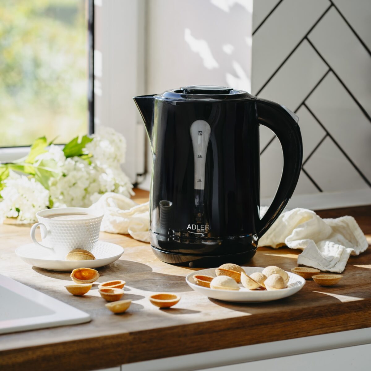 Чайник Adler AD 1244 360° 2.5л 2200Вт Чорний
