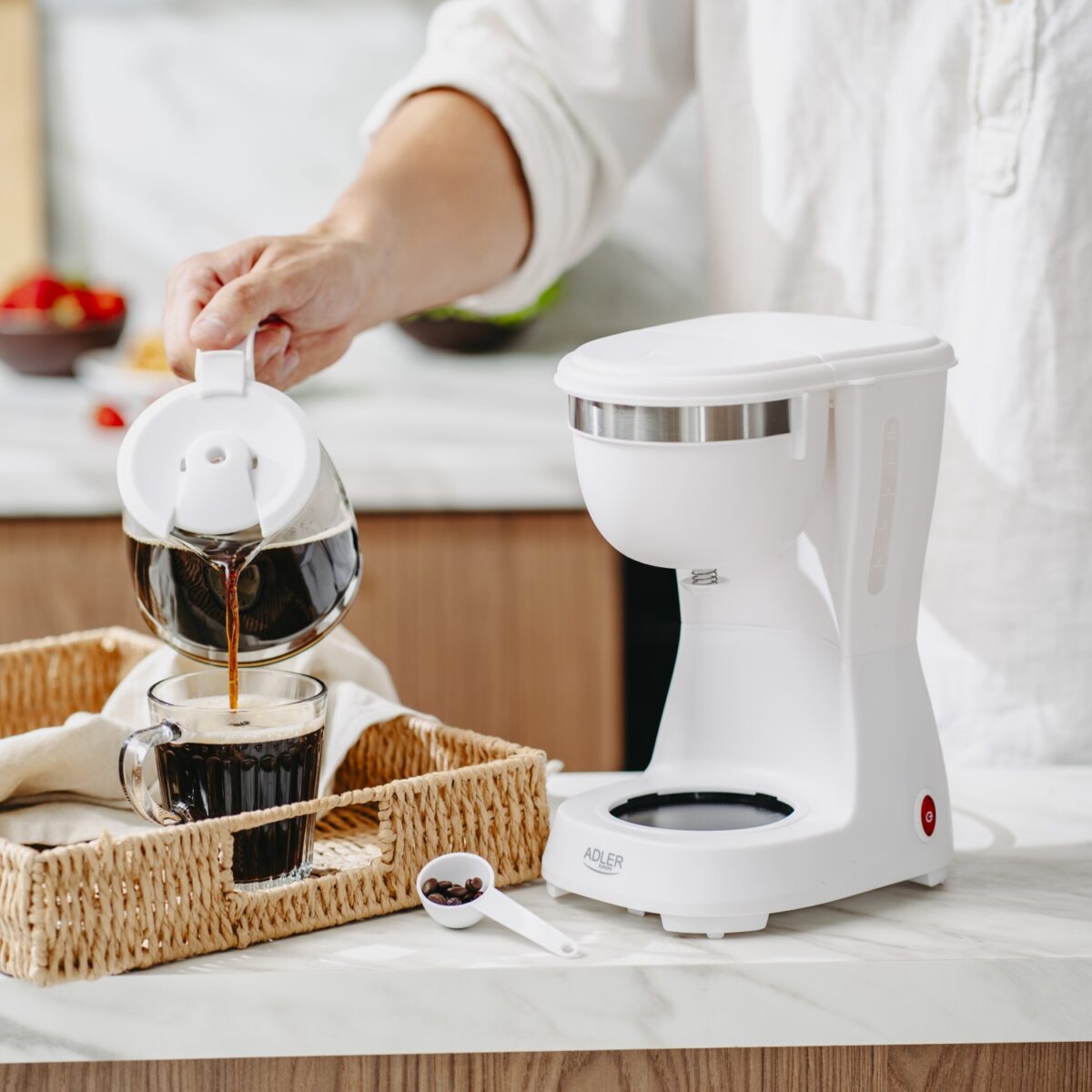 Кавоварка крапельна Adler AD 4381 біла 0.6л