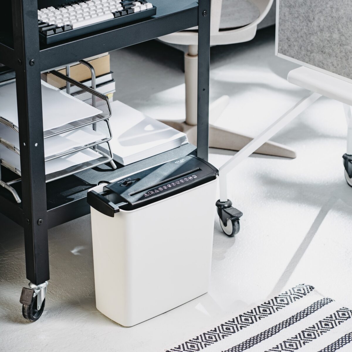 Шредер документів A4 Adler AD 1040 220В 150Вт 26-34см