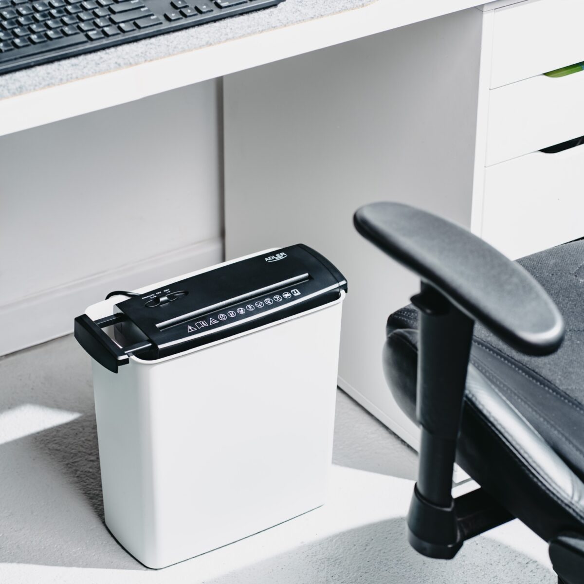 Шредер документів A4 Adler AD 1040 220В 150Вт 26-34см