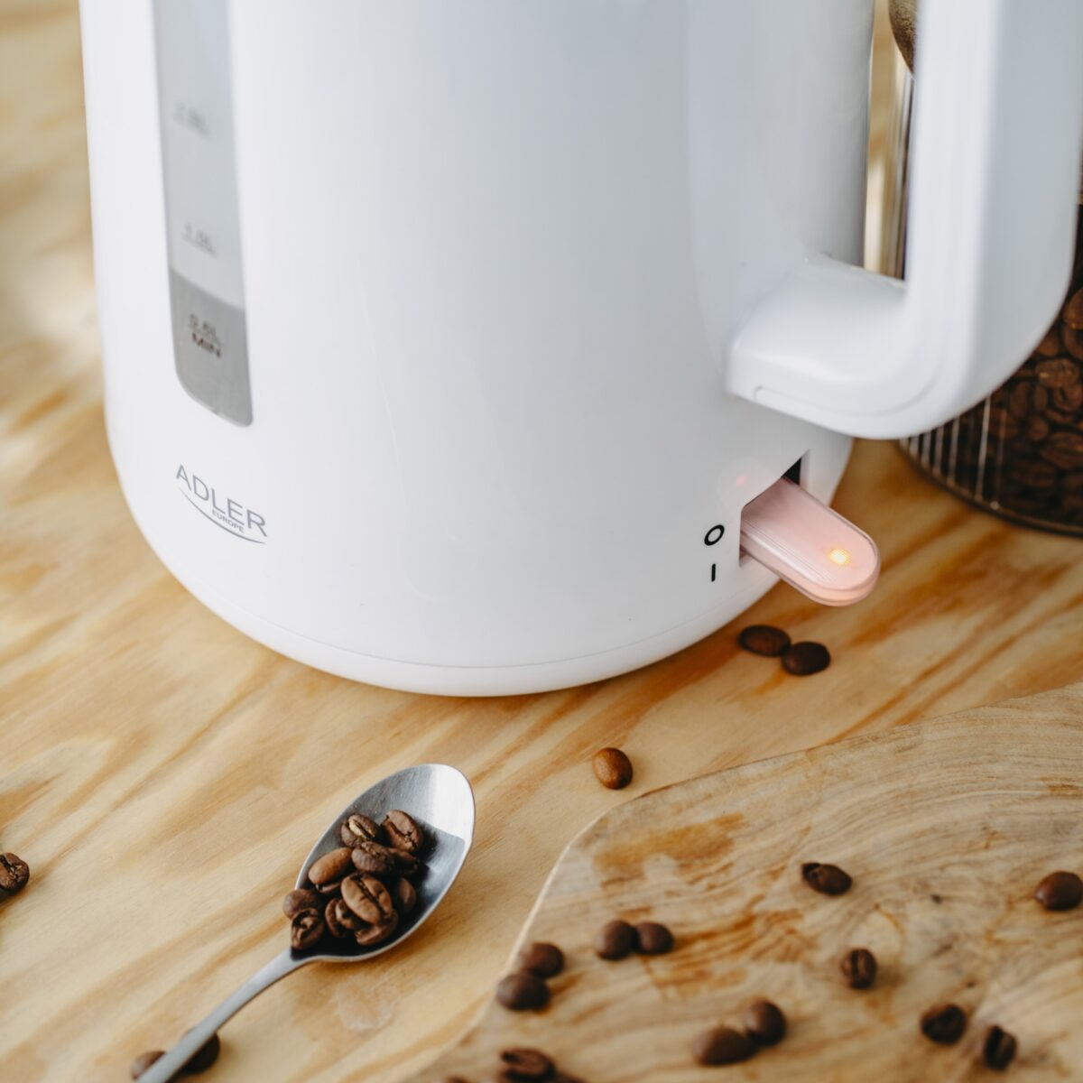 Електричний чайник 2.2 л Adler AD 1386 1850Вт білий