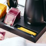 Чайний набір готельний чайник Adler AD 1387 з нержавіючої сталі 1.2л вітальний піднос з чашками та відділеннями