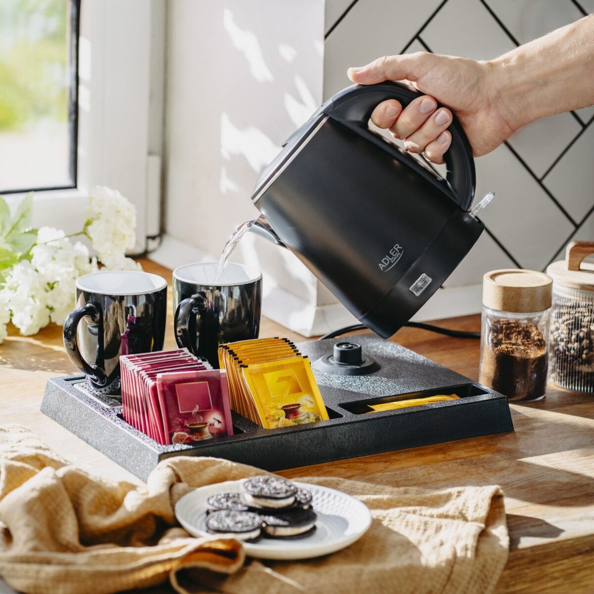 Чайний набір готельний чайник Adler AD 1387 з нержавіючої сталі 1.2л вітальний піднос з чашками та відділеннями