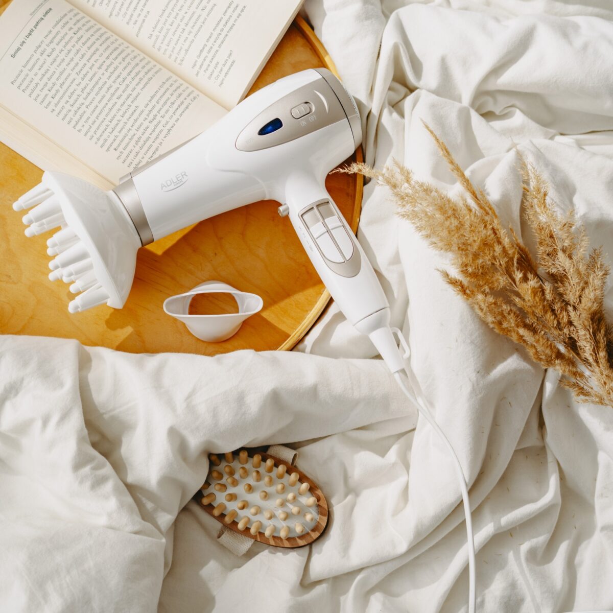 Фен іонний з дифузором Adler AD 2248 1800-2200 Вт white champagne