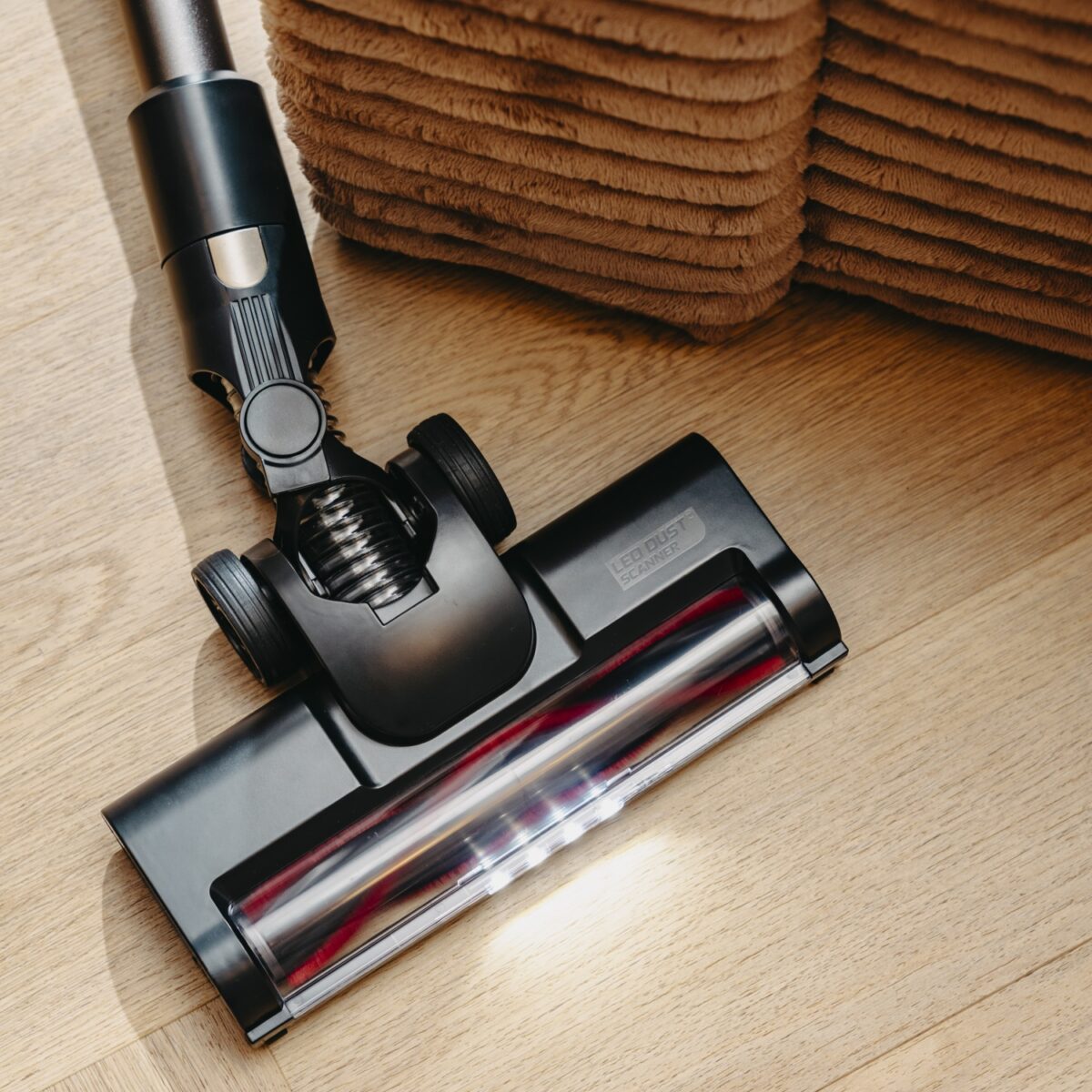 1500_ad_7083gl_17 Ручний акумуляторний пилосос Adler AD 7083 3.5кг 15000Pa фільтр HEPA 13 700Вт gold