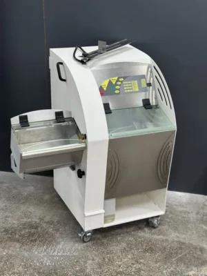 Професійна хліборізка Wabama ECONOMY PLUS 380.220 210 кг для пекарні до 200 буханок/год