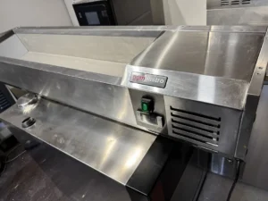 Настільна холодильна вітрина саладетта GGM Gastro AGG143ND 220В 110Вт 40л