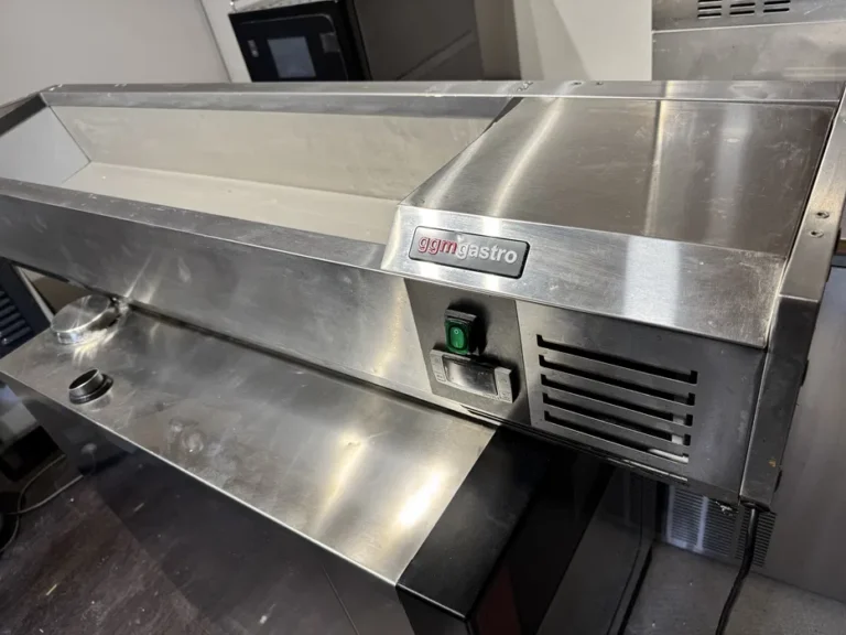 Настільна холодильна вітрина саладетта GGM Gastro AGG143ND 220В 110Вт 40л