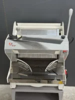 Хліборізка Jac MJM 450/9 135кг: Професійна хліборізальна машина для ідеальної нарізки 450 буханок в годину