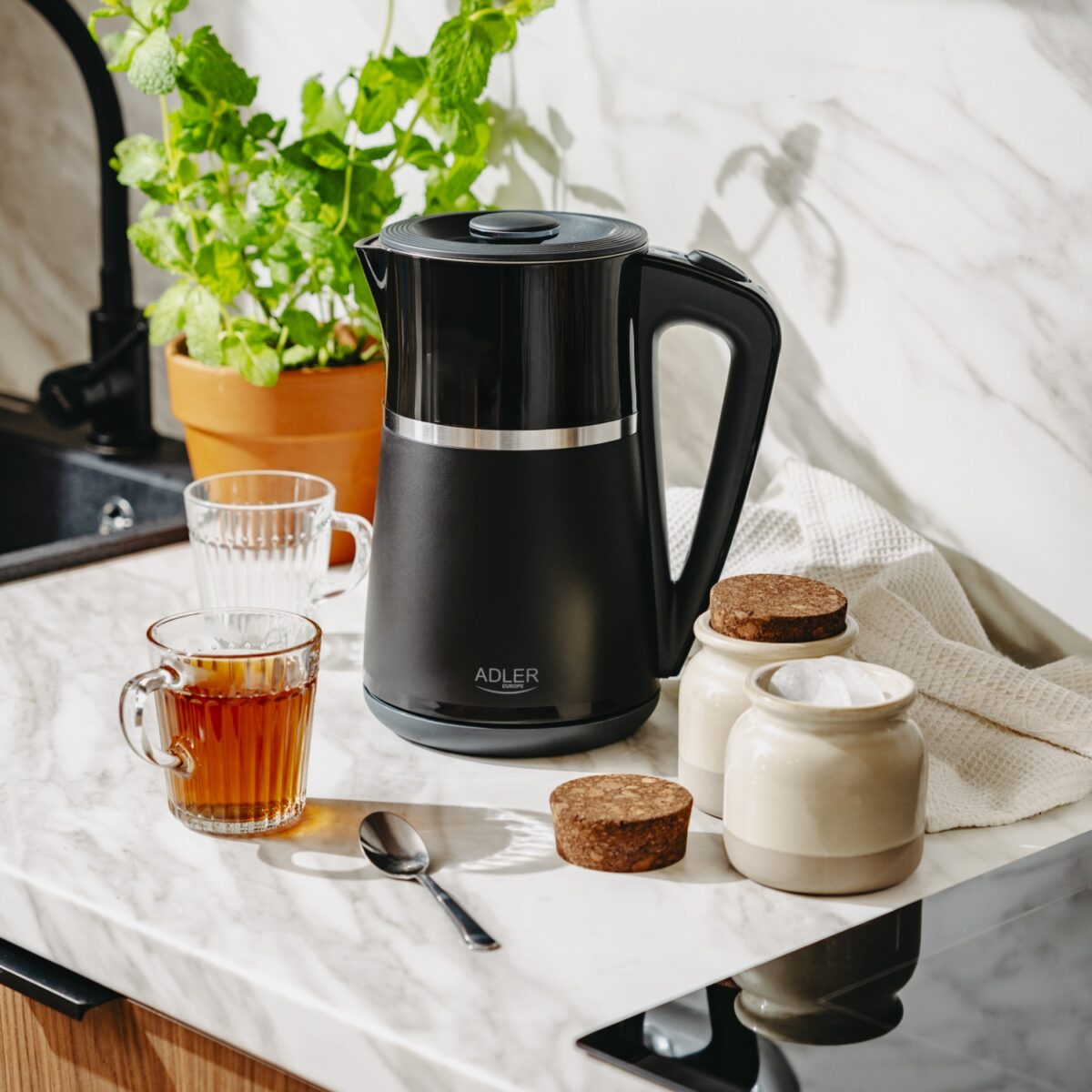 Електричний Чайник Adler AD 1355 black 1.7 л внутрішня частина з нержавіючої сталі подвійні стінки