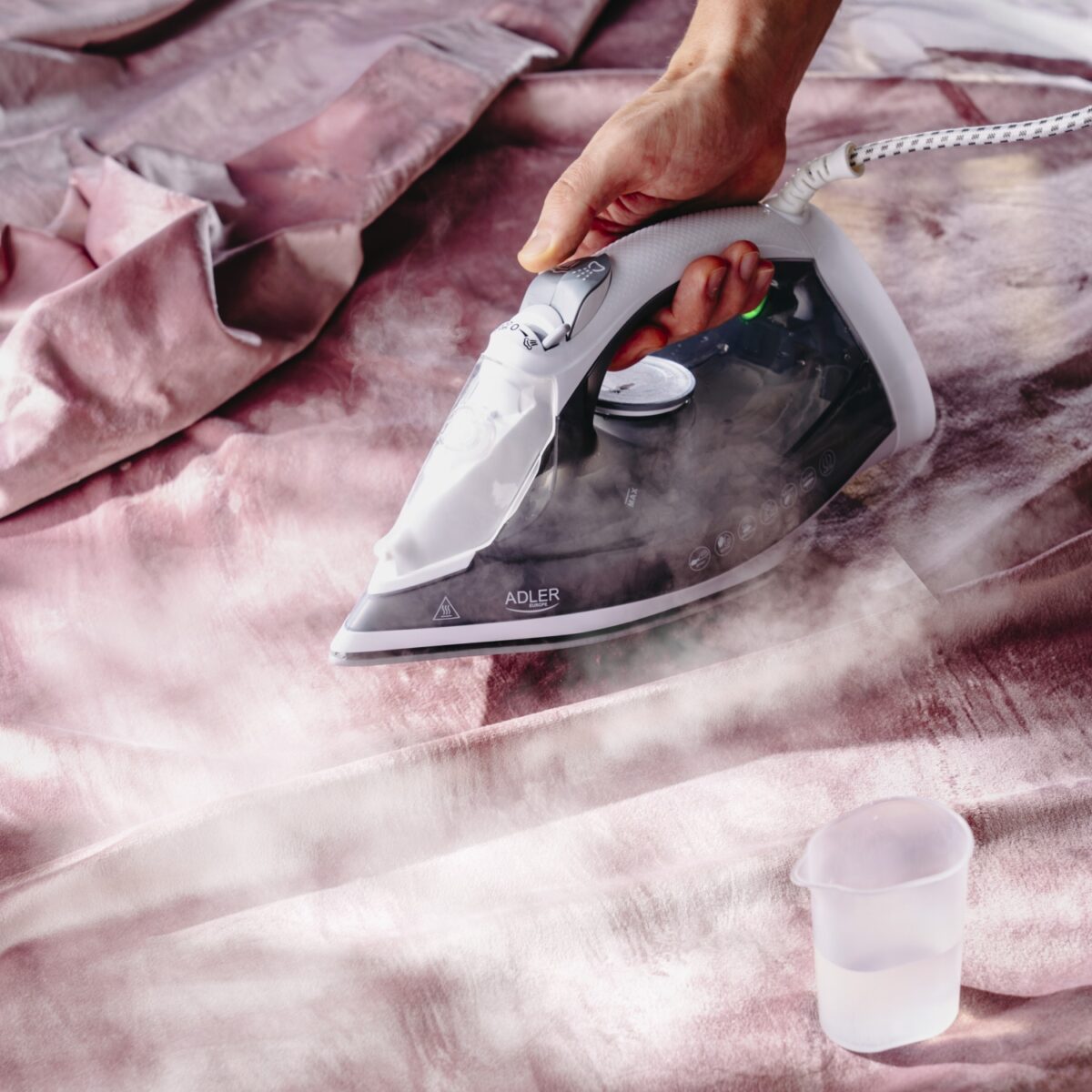 Парова праска з керамічною підошвою Adler AD 5051 2600W