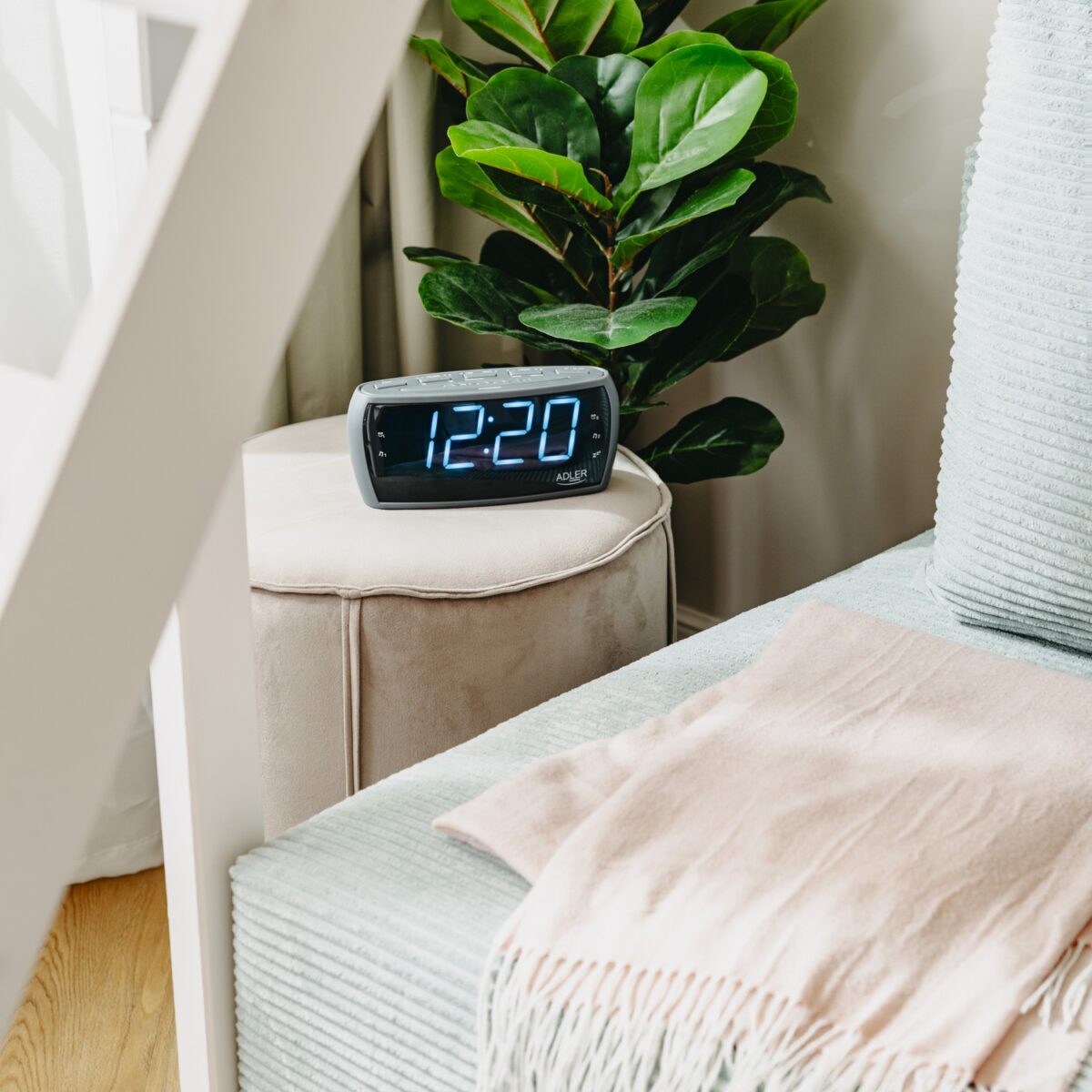 Компактний будильник з FM/AM Радіо годинник Adler AD 1121 s