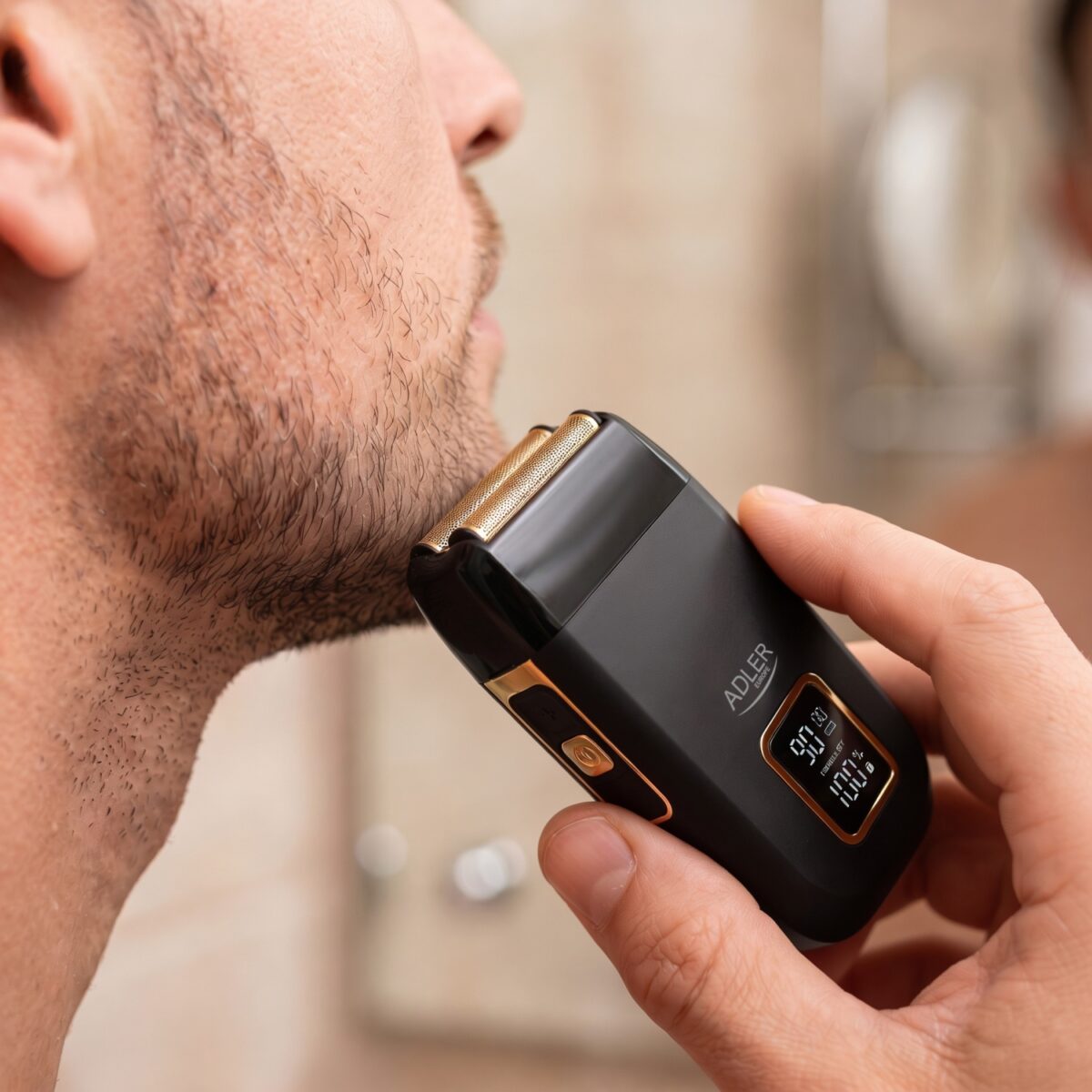 Бритва Adler AD 2947 з USB-C, LCD та 3 швидкостями