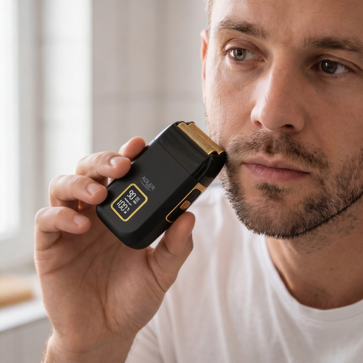 Бритва Adler AD 2947 з USB-C, LCD та 3 швидкостями