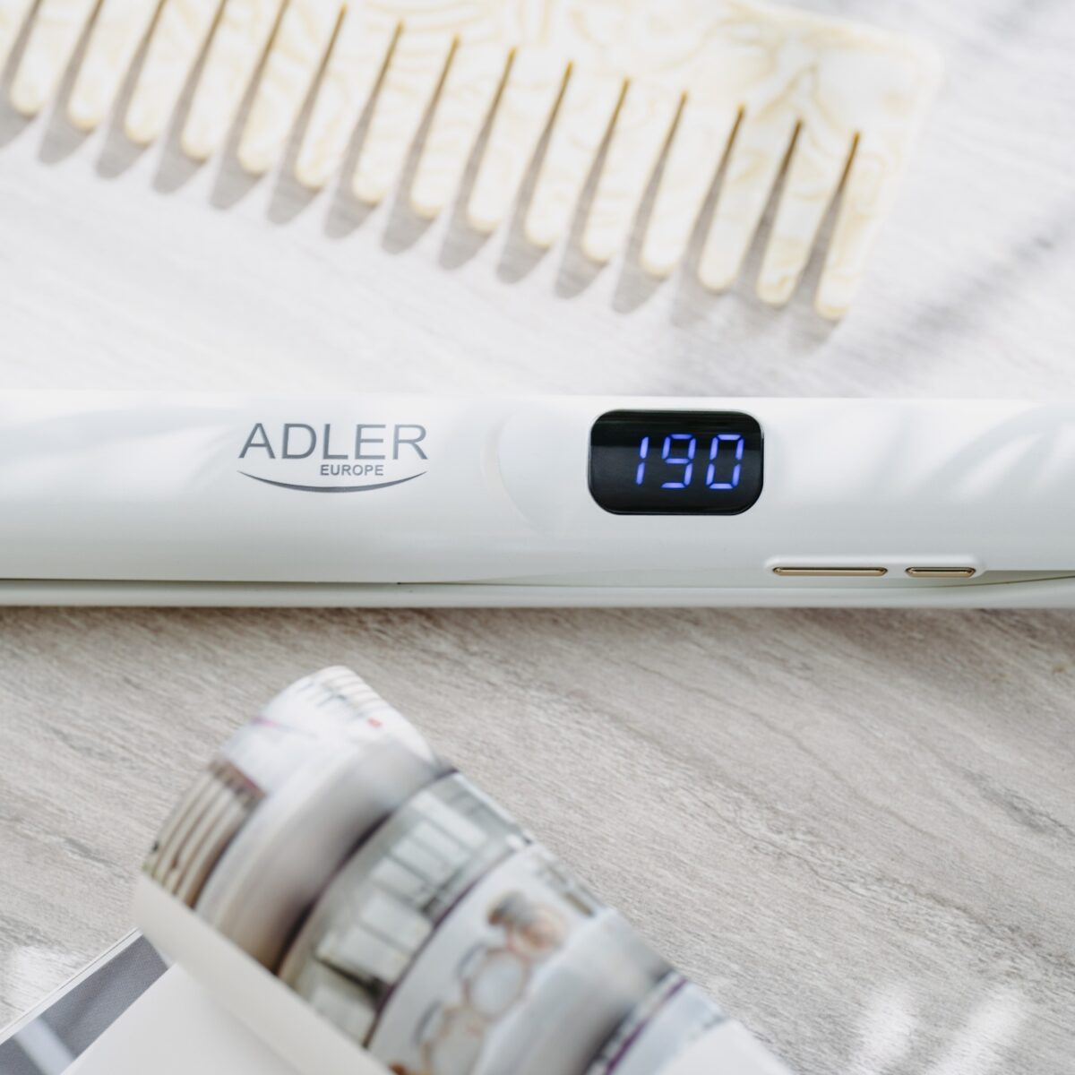 Вирівнювач для волосся Adler AD 2330 white